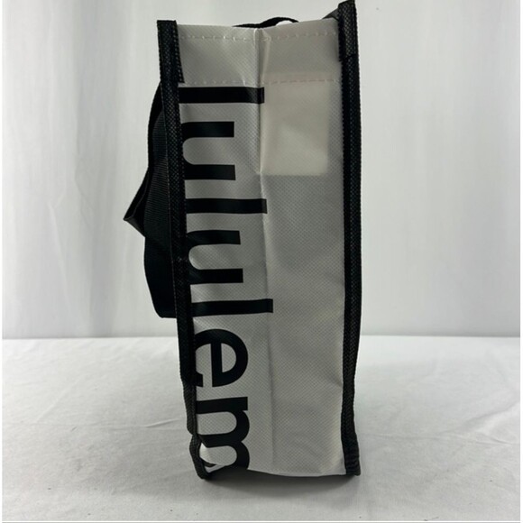 Lululemon  Reusable Shopping Bag Lunch bag waterproof snap close - Picture 3 of 4